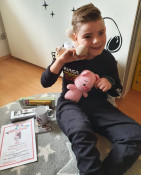Freute sich über Post aus Cloppenburg: Der elfjährige Felix aus Kassel erhielt Geschenke und eine Spende von „Trucker for Kids&quot;. Foto: privat